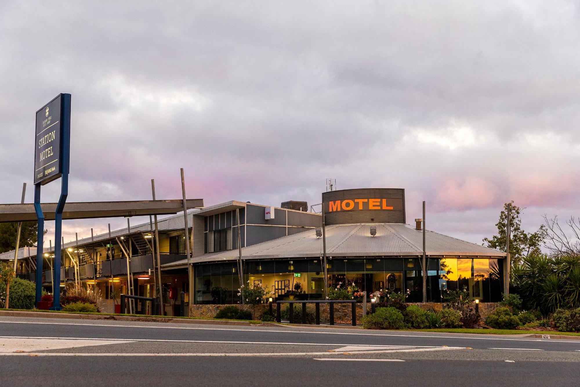 Station Motel Parkes Eksteriør billede